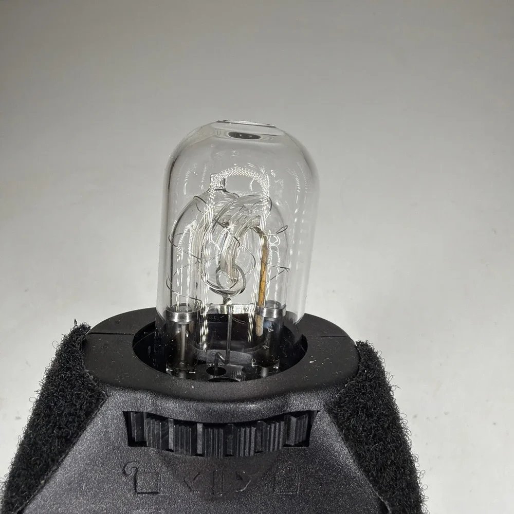 Quantum Qflash T5D-R T5dR TTL Flash for Canon Nikon and more, Powers On